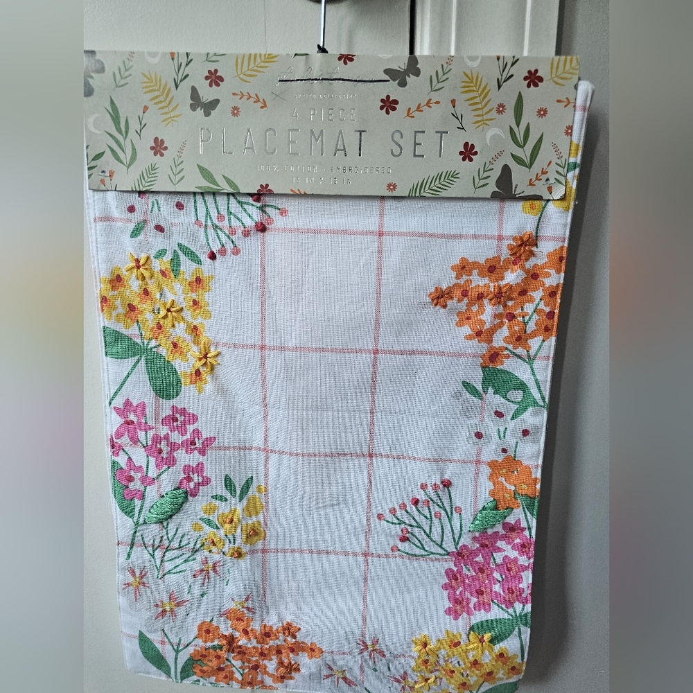 Studio Tamsin 4 piece spring collection Placemat set Nwt